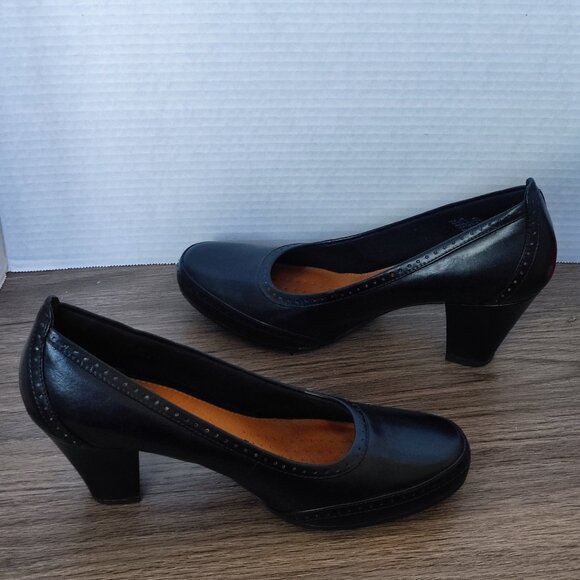 Clarks Artisan leather heels pumps black women's size 8 M - Picture 2 of 15